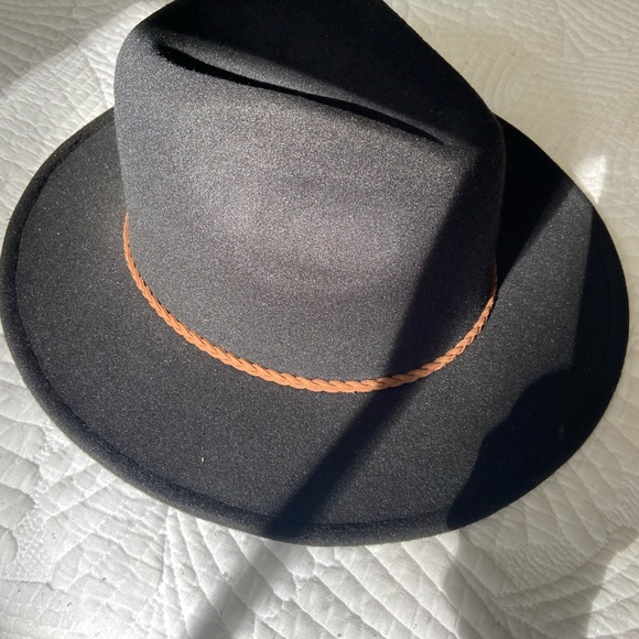 Black fedora hat - Picture 2 of 2